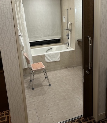 Universal twin　bath