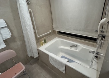 Universal twin　bath