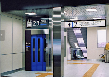 Elevator to platform