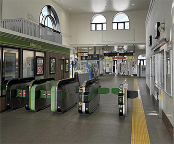 Elevator to platform